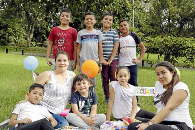 Los mellizos Esteban y Santiago Osorio Marín festejaron su cumpleaños en compañía de Juan Andrés Palacios Moreno, Mateo Suárez F