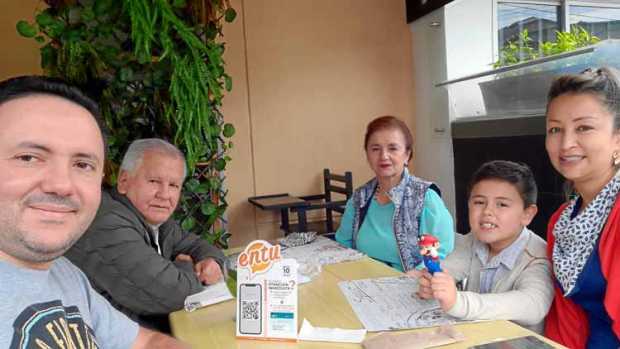 Óscar Díaz Jaramillo celebró su cumpleaños en el restaurante Spago, en compañía de su familia. Mauricio Díaz Gómez, Ligia Gómez 