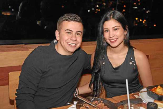En el restaurante Farfalla se reunieron en una cena de amigos Juan Esteban Ibarra Villareal y Natalia Márquez Martínez.
