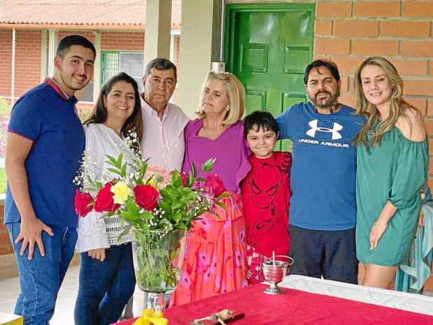Foto | Cortesía Familia González | LA PATRIA Reunión familiar González Bermúdez para celebrar las Bodas de Oro matrimoniales de 