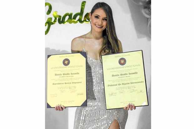 Foto/Cortesía/LA PATRIA Daniela Giraldo Jaramillo, de Manzanares (Caldas), recibió de la Universidad Santo Tomás, de Medellín, e