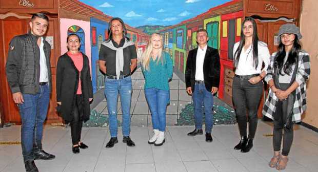 Camilo Naranjo (Instituto de Cultura y Turismo), Martha Cecilia Solís (representante escuela de tango), Fernando José Villada (r