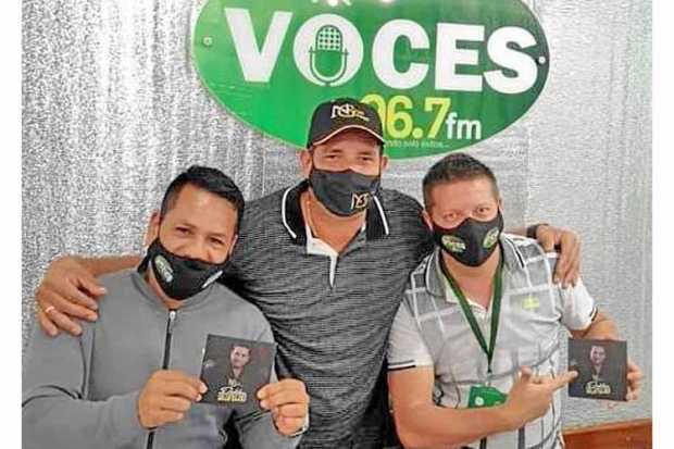Nelson Gómez Zapata estuvo de promoción en Manzanares voces FM 96.7 con su nueva canción Por una aventura. Le acompañan los DJ M