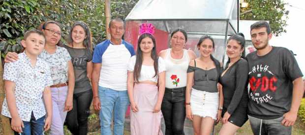 En el restaurante Picnic Gourmet en la vereda la Siria, se ofreció el almuerzo de cumpleaños. En la imagen: Jacobo Vásquez, Rosa