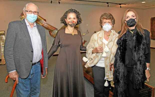 Luis Guillermo Arango Osorio, María Cecilia Arango Arango, Beatriz Arango de Arango, y Adriana Arango Arango.