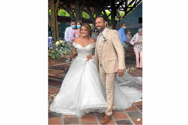 En la parroquia Santa Teresa del Niño Jesús, en Santágueda se celebró la boda de Andrea Cardona y John Cardona.