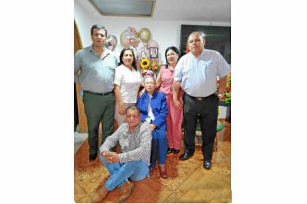 El día 30 de julio cumplió 90 años de vida la señora Ilsa Ferrer de Arango. Sus hijos y demás familia celebraron la eucaristía d
