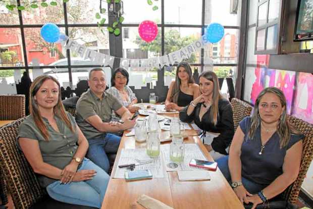 En el restaurante Eñe se ofreció un almuerzo con motivo del cumpleaños de Mónica Patricia Cuesta López.