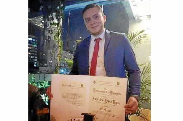 Al manzanareño Jhon Edier Yepes Yepes la Universidad de Manizales le otorgó el título de Médico. Es hijo de la maestra Amparo Ye