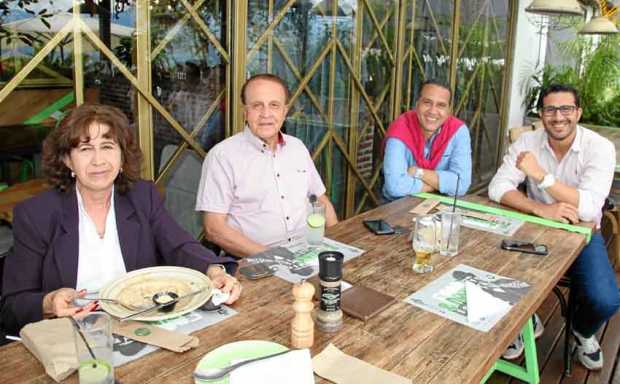 En el restaurante Cortesana se reunieron: Elizabeth Cristina Ospina de Giraldo, Arnulfo Giraldo Hernández, Harold Wilson Giraldo