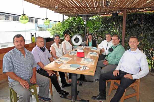 En el restaurante la Farfalla se llevo a cabo el almuerzo de la junta de vigilancia tax la feria. a el asistieron William Herrer