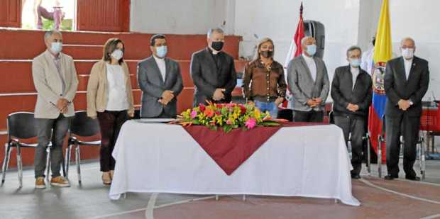 Fotos | Darío Augusto Cardona | LA PATRIA    En la mesa principal integrada por el magíster Juan de Dios Gallego, coordinador de