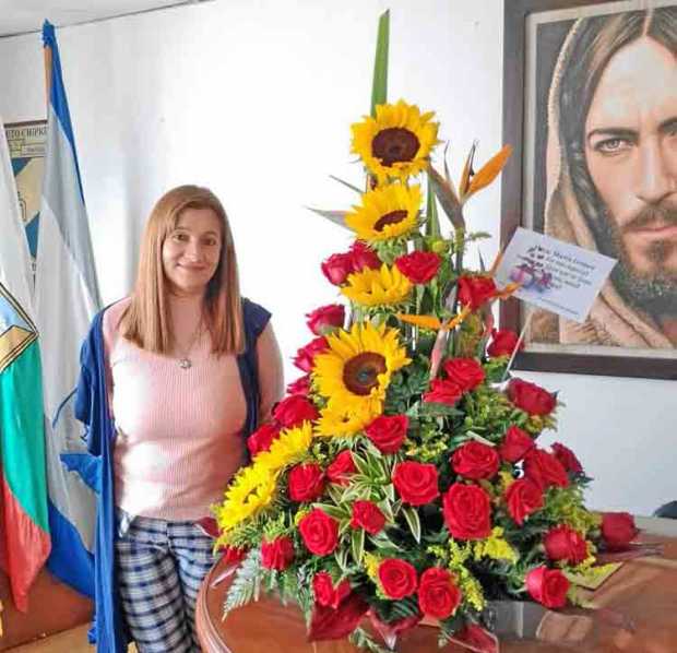 Foto|Cortesía|LA PATRIA    La comunidad educativa del colegio Instituto Chipre y habitantes del sector felicitaron por su cumple