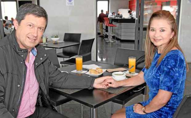 Foto|Agemiro Idárraga|LA PATRIA   En el Club Manizales del Cable se reunieron en un almuerzo de compromiso: Carlos Alberto Serna