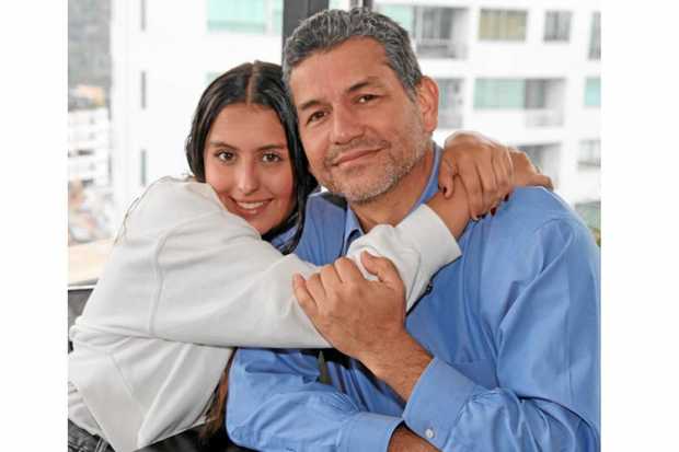 Almuerzo en el Club Manizales Cable con motivo del cumpleaños de Isabela Carvajal Ríos, la acompaña David Carvajal Escobar.