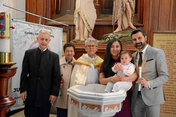 Julián Amir Jaffal Lemus fue bautizado en la Basílica Menor de la Inmaculada Concepción. La ceremonia la presidió el fraile domí