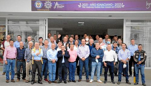 Egresados 1981. Juan Carlos Monsalve, Rubén Cuellar, Mauricio Ocampo, Luis Bernardo Castro, Mario Estrada, Carlos Eduardo Zapata