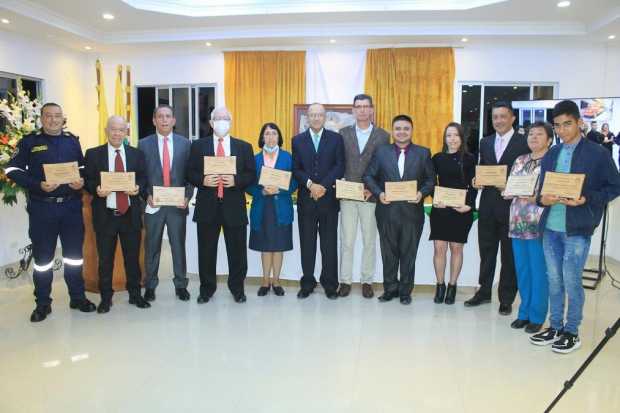 Foto | Rubén Darío López | LA PATRIA   Fabio Nelson Mendoza, subcomandante del Cuerpo de Bomberos de Pensilvania quien recibe el