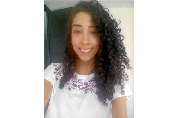 Ana María Gómez Castillo recibió el título de Magister en Ciencia Política otorgado por la Universidad de Antioquia, su familia 