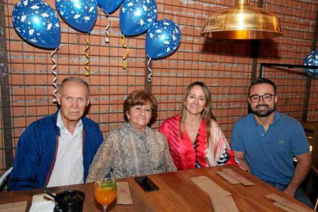 Jorge Espinosa Castaño, Miriam Rodríguez Giraldo, Luz Miriam y Camilo. 