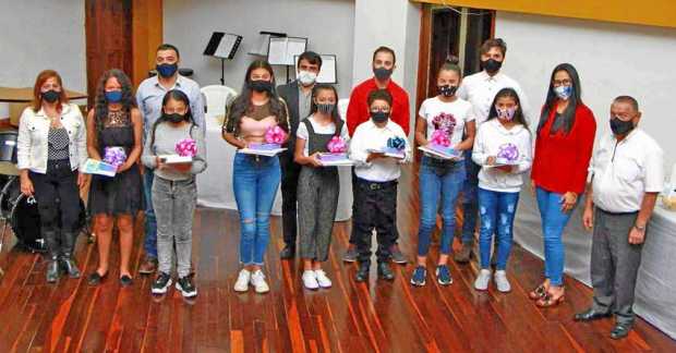 También fue el espacio para el lanzamiento del libro Los Ojos de la Tortuga de autoría de Juan Camilo Gómez. Los ganadores: el e