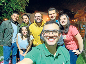 Christian Osorio, María Camila Cárdenas, Cristian Duque, Esteban Franco y Laura Henao. Abajo: María Cecilia Moreno Giraldo y Dav