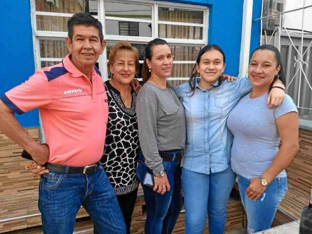 Orlando Velásquez, Nelly Valencia, Guadalupe Rodríguez se reunieron con Olga Giraldo para celebrar su cumpleaños