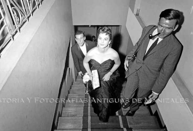 Luz Marina Zuluaga llega al Club Manizales a la Fiesta de Coronación del Reinado Continental del Café, durante la Feria de Maniz