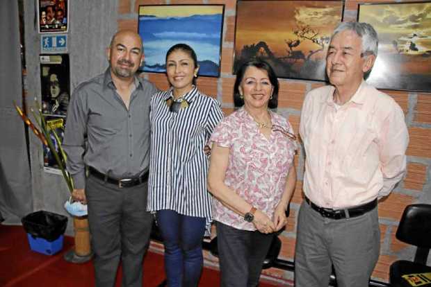 Freddy Marín Cardona, integrante del dueto Estirpe y Canción; Martha Ocampo Giraldo, Martha Lucia Aguilar Hernández y Guillermo 