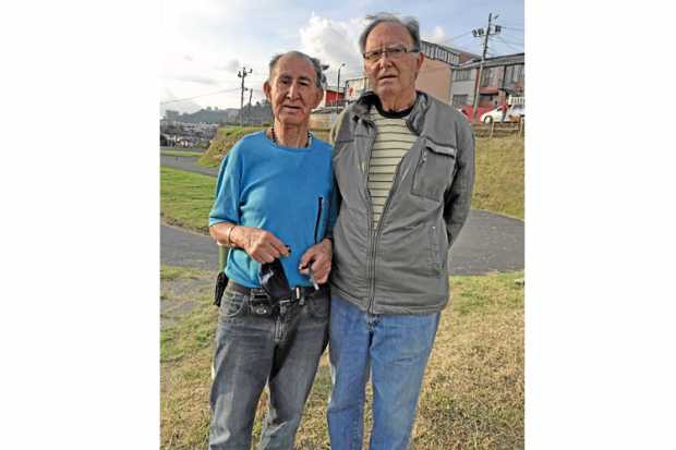 Foto | Henry Giraldo | LA PATRIA Neftalí Ocampo visitó a su hermano, Jaime, exdirector de la Escuela San Luis Gonzaga de Manzana