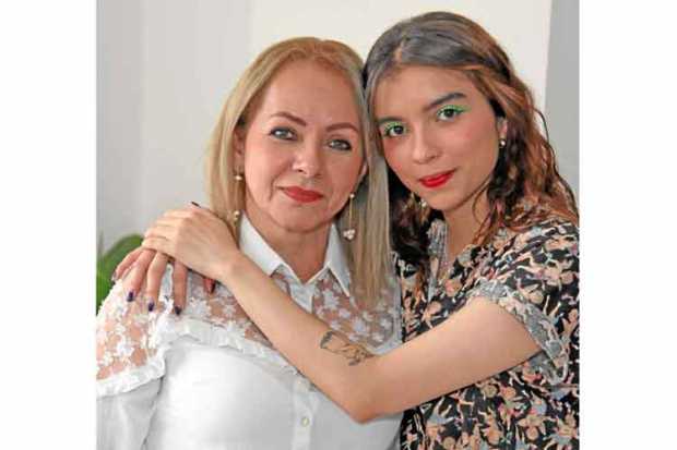 En Villamaría, Luz Fenora Hincapié Bedoya celebró su cumpleaños en compañía de María Victoria Gutiérrez Bedoya.   