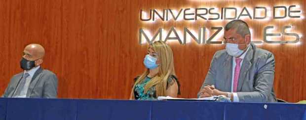 Duván Emilio Ramírez Ospina, rector; Keyler Saralith Díaz Rodríguez, directora Programa de Medicina; Jhon Jairo Botello Jaimes, 