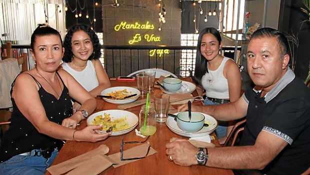 Foto|Argemiro Idárraga|LA PATRIA En un almuerzo familiar se reunieron en el restaurante La Patatería: Bertha Nidia Hurtado Gálve