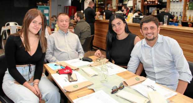 Laura Sofía Pérez, José Duván Ramírez, Alexandra Ramírez y Jhon Fredy Valencia se reunieron en un almuerzo en el restaurante Dau