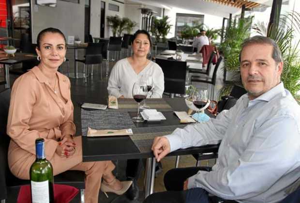 Funcionarios de Celar Limitada se reunieron en un almuerzo, en el Club Manizales de El Cable, en la imagen: Paula Andrea López A