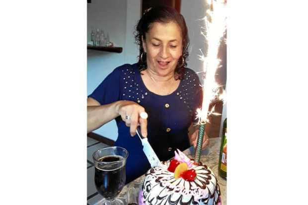 Foto | Rubén Darío López | LA PATRIA   Rodeada de su familia y amistades la docente Patricia del Pilar López celebró el cumpleañ