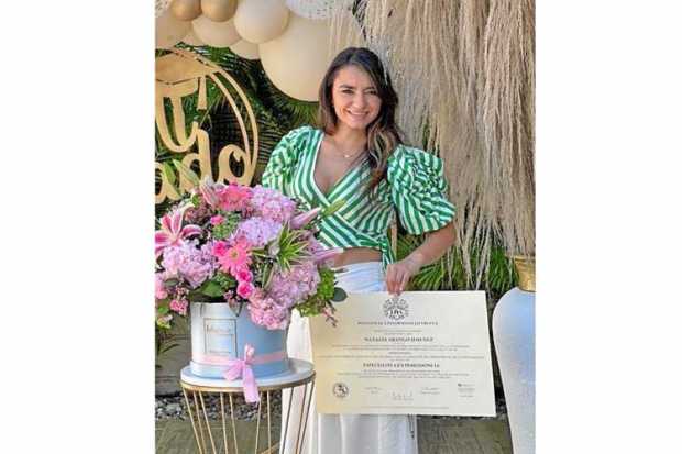 Foto | Henry Giraldo | LA PATRIA    Natalia Arango Jiménez recibió el título de Especialista en Periodoncia de la Pontificia Uni