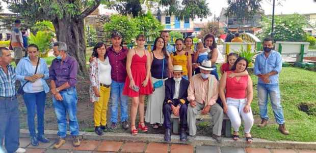 Luis Carlos Restrepo Angulo cumplió 101 años el 20 de julio. Sus familiares y amigos le ofrecieron un agasajo en Samaná. Es padr