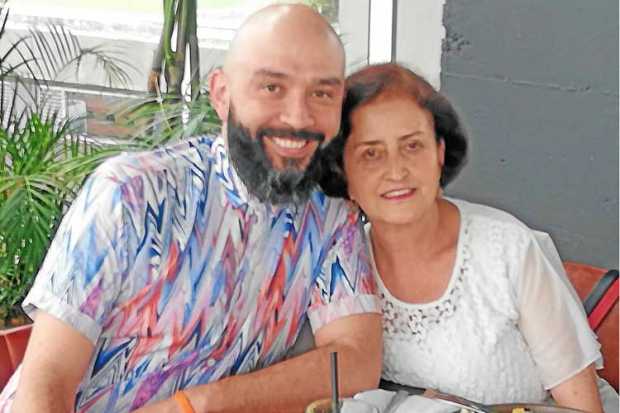 Juan David Gómez Betancur en un almuerzo familiar en su residencia para celebrar el cumpleaños de Olga Lucía Betancur Ospina. Fe