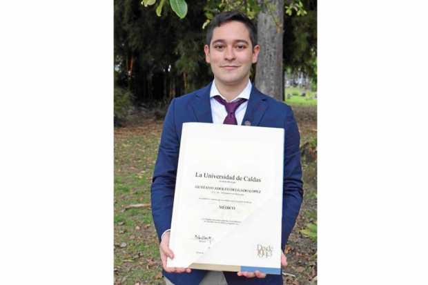 Gustavo Adolfo Delgado López recibió el título de médico, de la Universidad de Caldas. Felicitaciones.