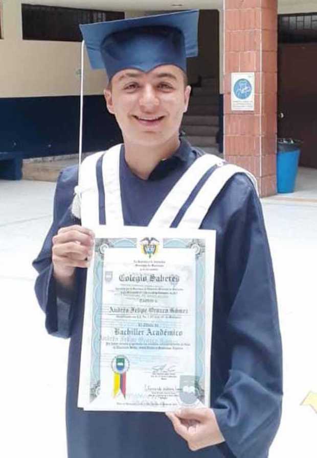 En días pasados, la Institución Educativa Saberes concedió el título de Bachiller Académico al joven Andrés Felipe Orozco Gómez.