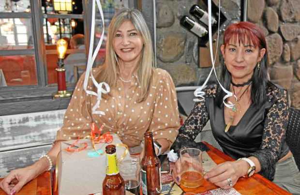 Con un almuerzo en el restaurante La Patatería Francia Elena Gallego Grajales celebró su cumpleaños en compañía de Patricia Gall