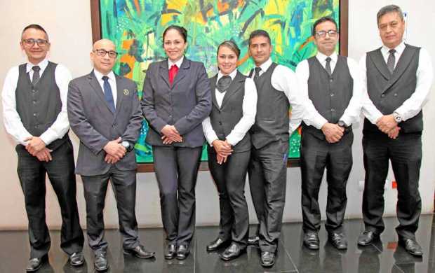 Empleados del Club Manizales, sede El Cable, felicitaron a Giovanni Granados Carvajal por s