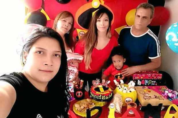 Jorge Herrera, Ana María Herrera, Adriana Suárez, Natalia Herrera y celebraron una fiesta familiar para la niña Mariana Herrera 