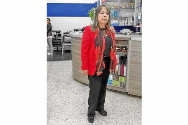 Compañeros de trabajo celebraron el cumpleaños de Irene Suárez.