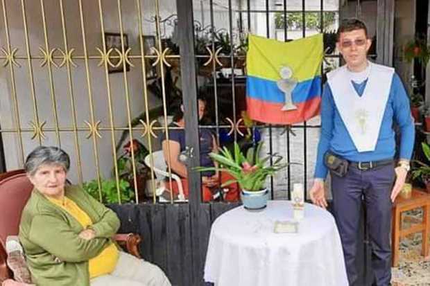 Foto | Cortesía | LA PATRIA La familia de la docente Lucila Castaño Zuleta celebró el Corpus Christi el domingo 6 de junio. La a