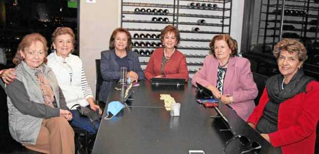 Foto/Argermiro Idárraga/LA PATRIA Estela Martínez de Mejía, Luz Dary Giraldo Carvajal, Teresa Jaramillo, María Muñoz Acevedo, Fa