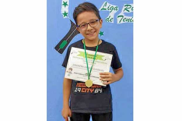 Al manizaleño Jerónimo Orozco Londoño, de 10 años, quien vive en La Celia (Risaralda), la Liga Risaraldense de Tenis de Mesa le 