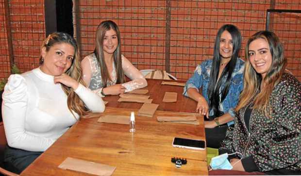 Foto/Argemiro Idárraga/LA PATRIA En restaurante La Patatería se reunieron compañeros de Selección Energía. En la imagen: Francia