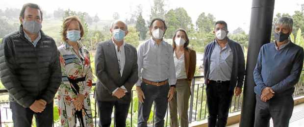 Jorge Hernán Toro, Claudia del Pilar Estrada, Álvaro Uribe, Federico Gutiérrez, Andrea Rivas, Carlos Arturo Gallego y Germán Lóp